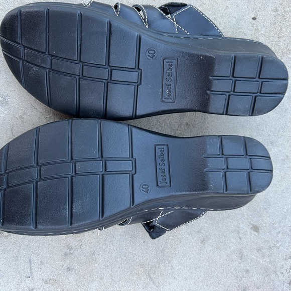 Josef Seibel black leather sandal with white trim. Size 40 - Picture 3 of 3